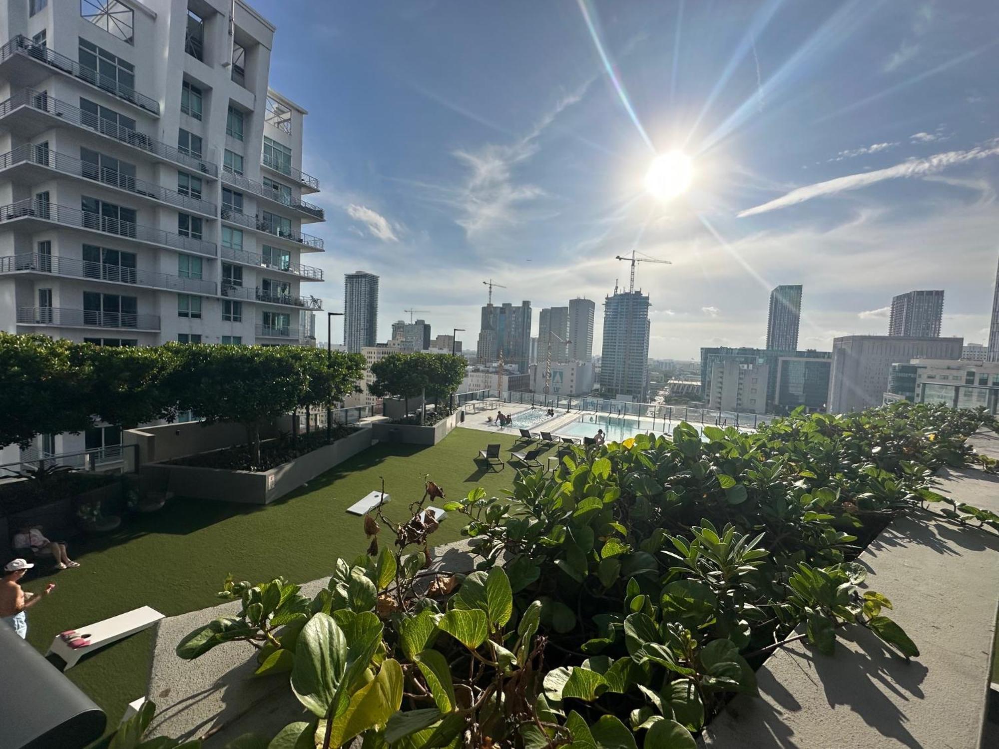 Luxe Ventures Apartahotel *